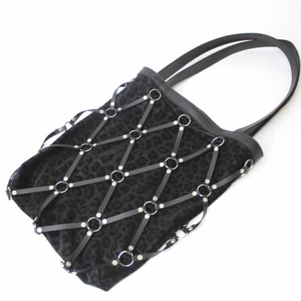 Studded Bag- Wild Black Hug – Bild 4