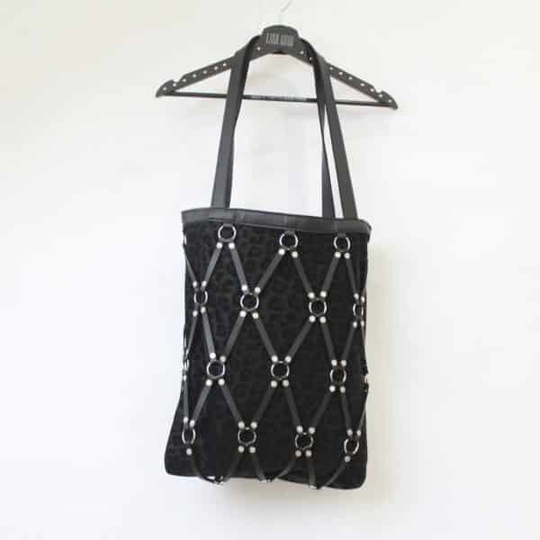 Studded Bag- Wild Black Hug – Bild 2