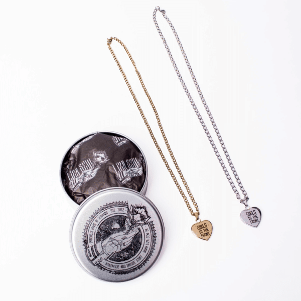 Neckchain: Girls To The Front